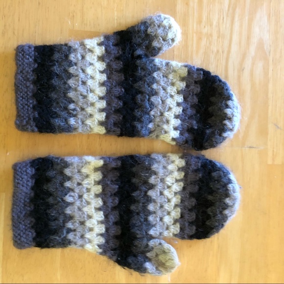 Mittens - Picture 1 of 4